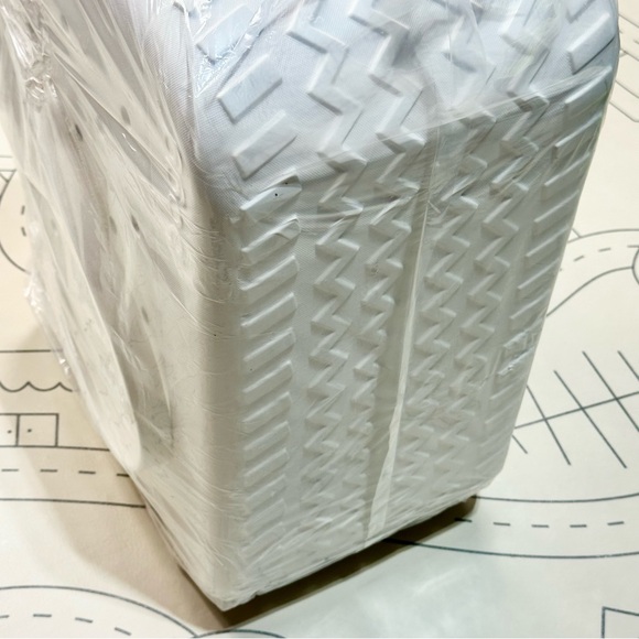 Bogg Bag Original Tote Bag - For Shore White: Vinyl Shell, Removable Pouch - Picture 12 of 13